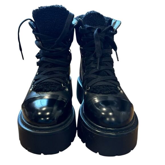 Revolve Steve Madden Reyen Leather Platform Boot Right foot 7 left foot 7.5 NWOT - Picture 5 of 13